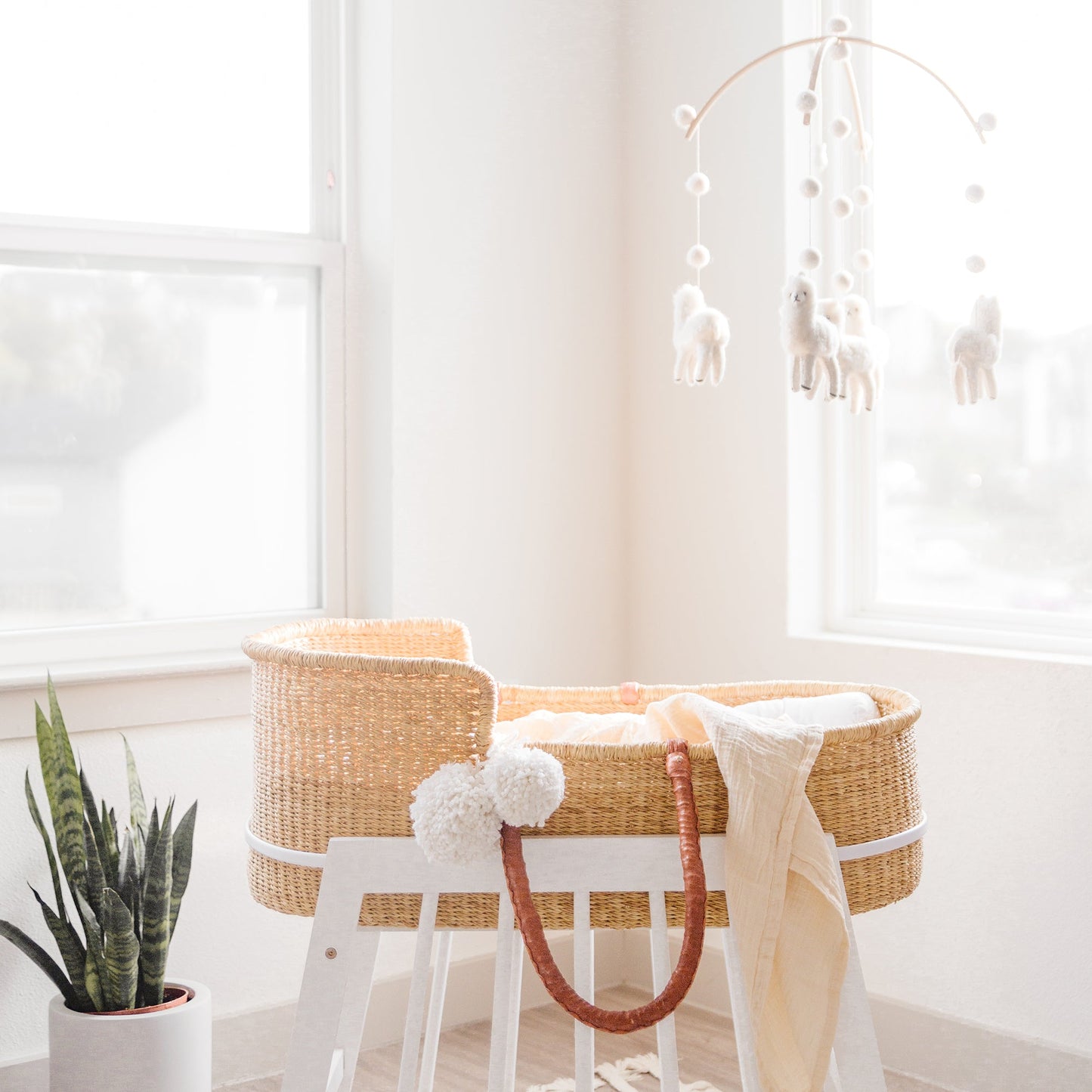 Modern Rocking<br> Moses Bassinet Stand<br>with brake<br>White