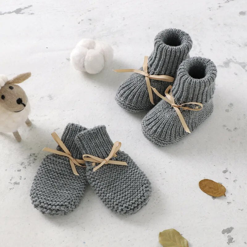 Newborn Knit Socks With Knit Mitten Gloves