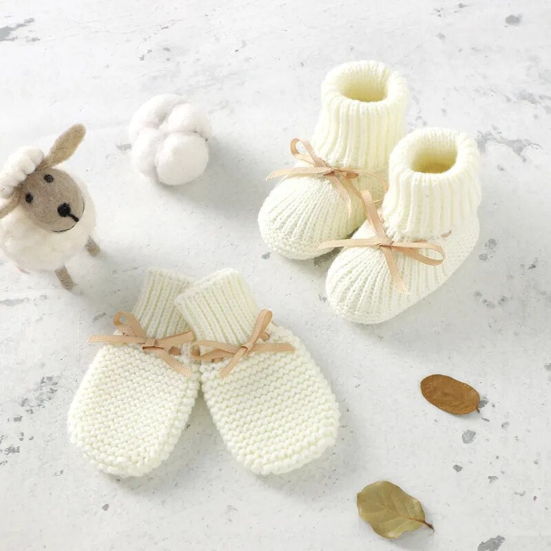 Newborn Knit Socks With Knit Mitten Gloves