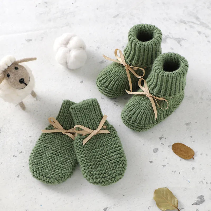 Newborn Knit Socks With Knit Mitten Gloves