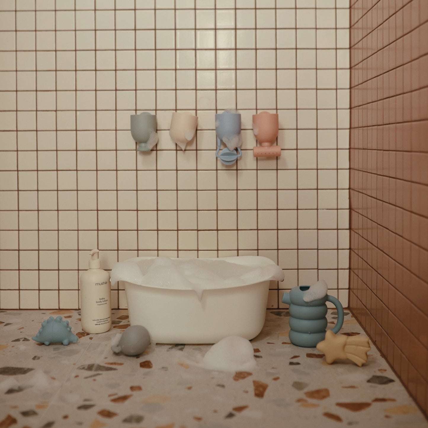 Pour and Play Bath Set