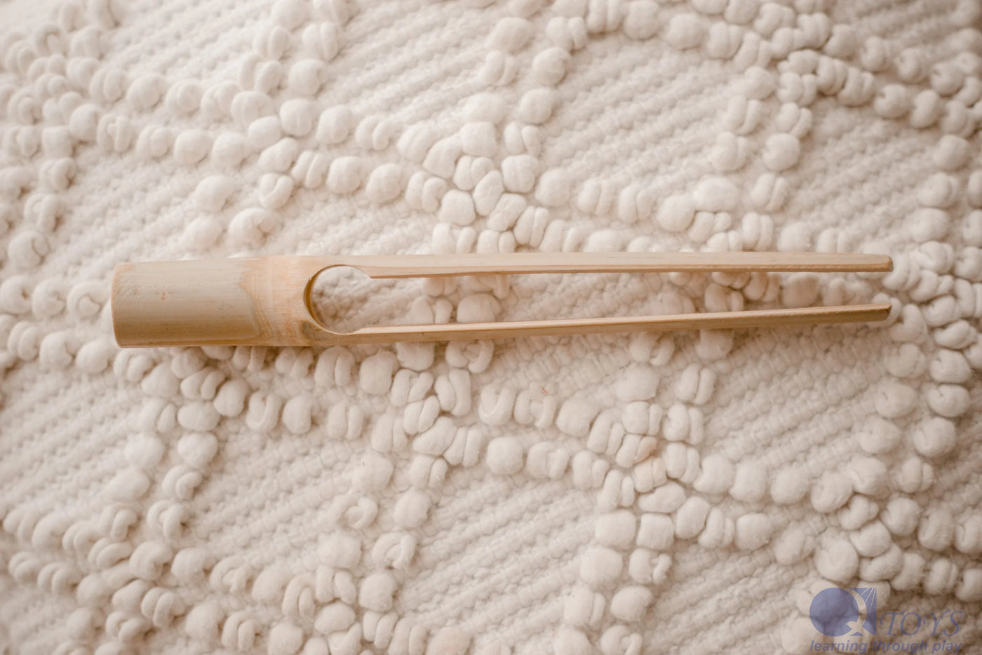 QToys  Bamboo Tongs