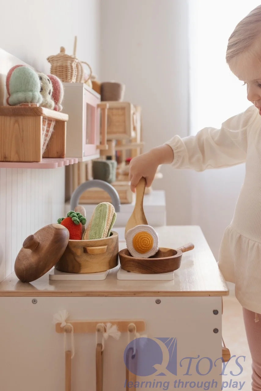 QToys MAHOGANY PAN & POT SET