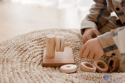 QToys Horizontal Hanger