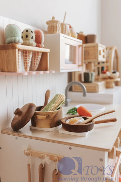 QToys MAHOGANY PAN & POT SET