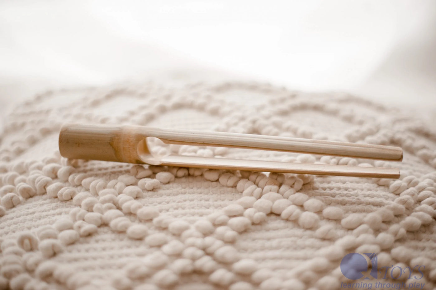 QToys  Bamboo Tongs