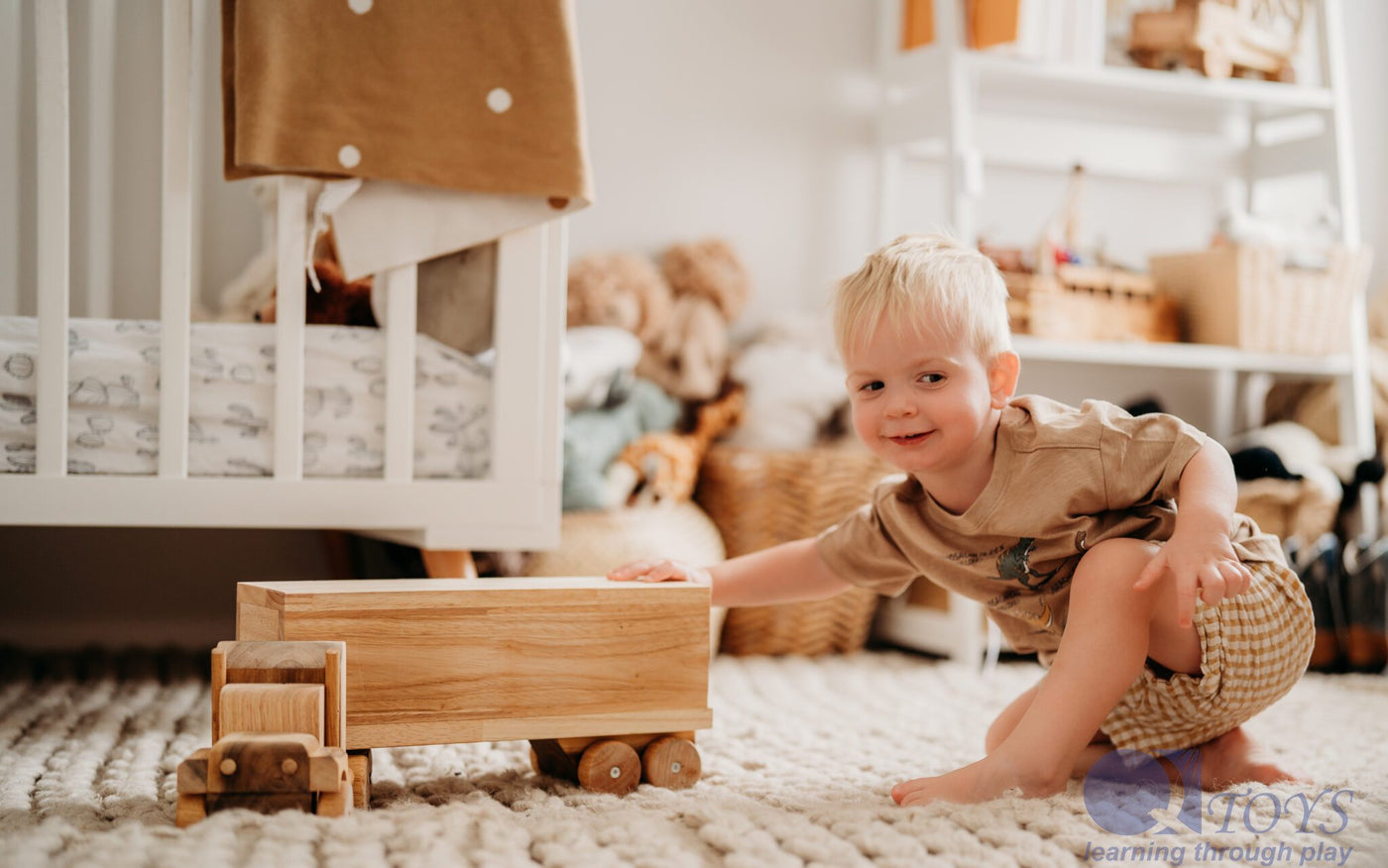 QToys Cargo Truck
