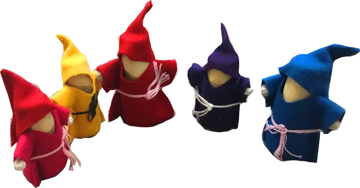QToys  WOODEN GNOMES SET OF 5
