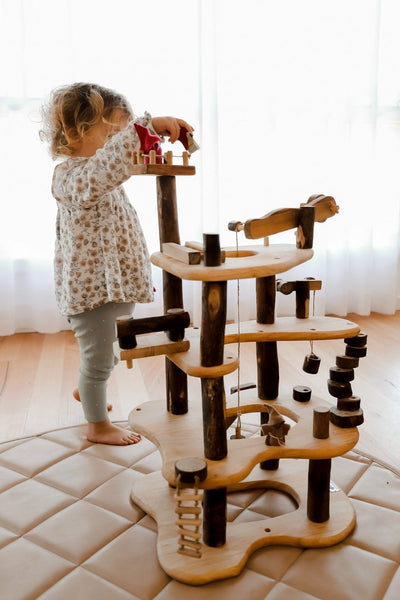 QToys Three level tree house play set